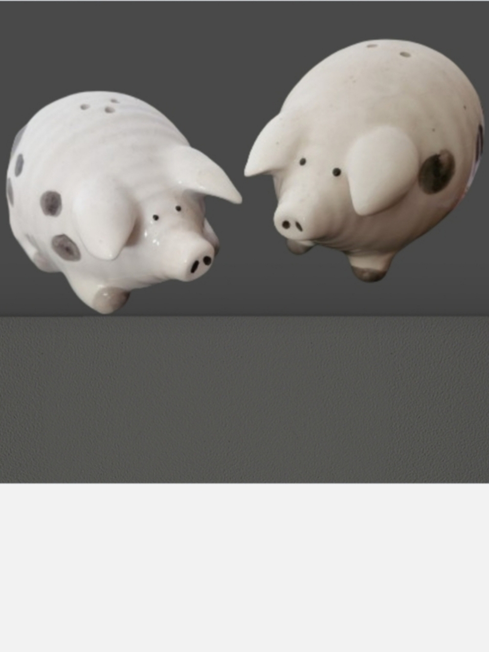 Cracker Barrel Pigs Salt & Pepper Shackers